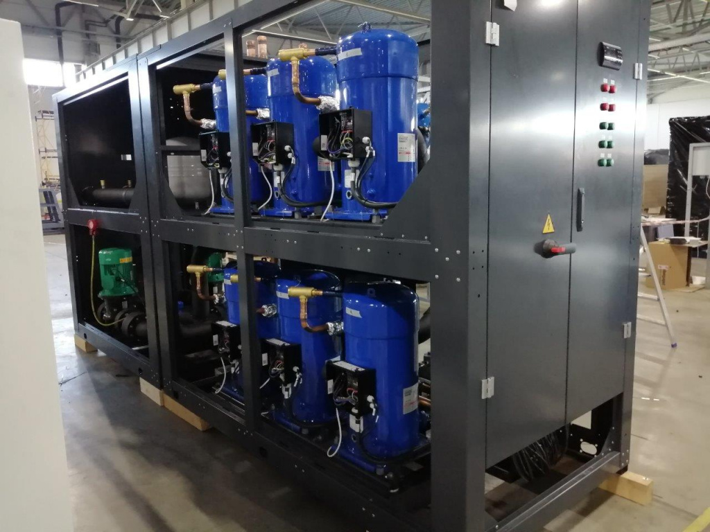 Чмллер с выносным конденсатором на спиральных компресоорах Данфосс.jpg