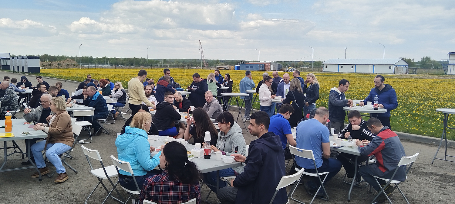 Праздник весны на заводе "РЕФКУЛ"