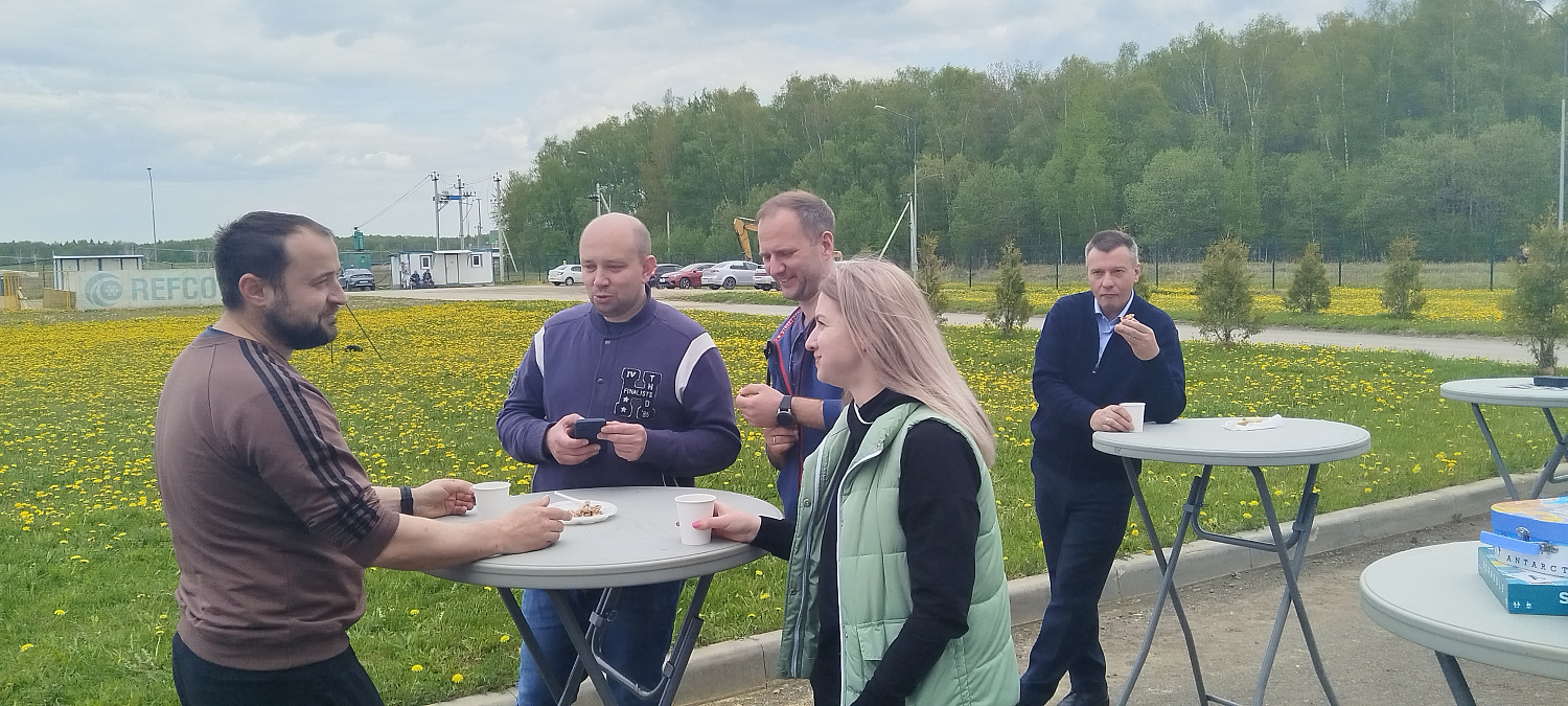 Праздник весны на заводе "РЕФКУЛ"