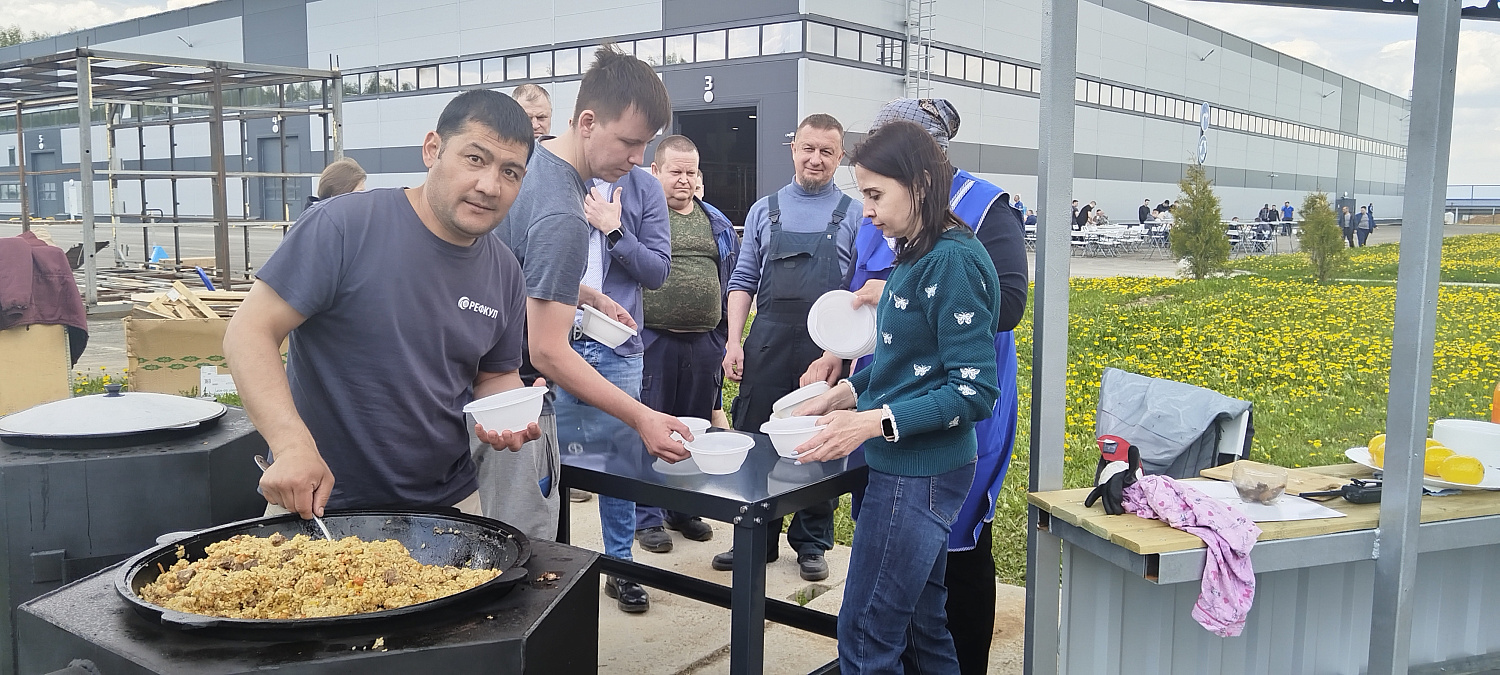 Праздник весны на заводе "РЕФКУЛ"